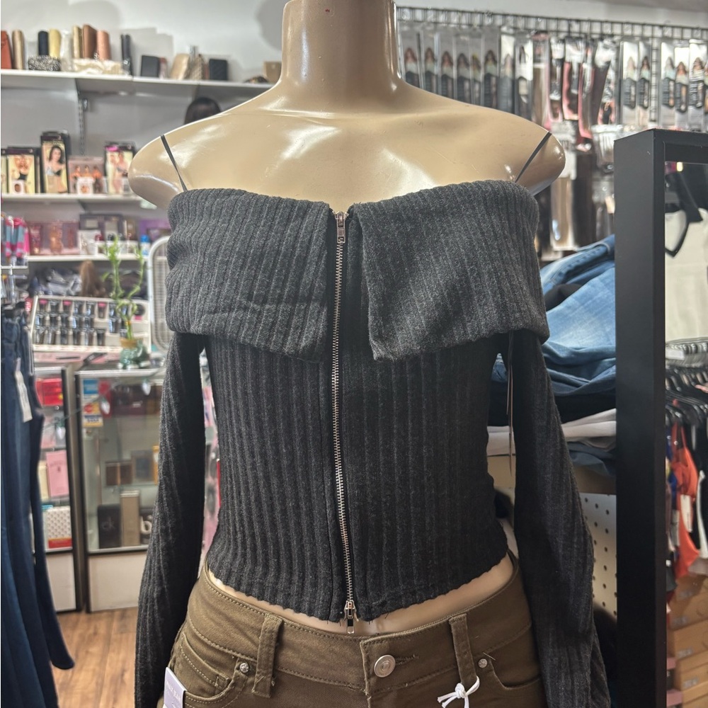 Gray Off-Shoulder Ribbed Top - Picture 3 of 7